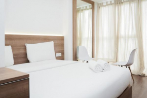 Stylish and Comfy Studio at Casa De Parco Apartment By Travelio